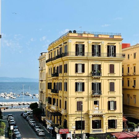 Family Relax Caracciolo Bed and Breakfast Napoli Eksteriør billede