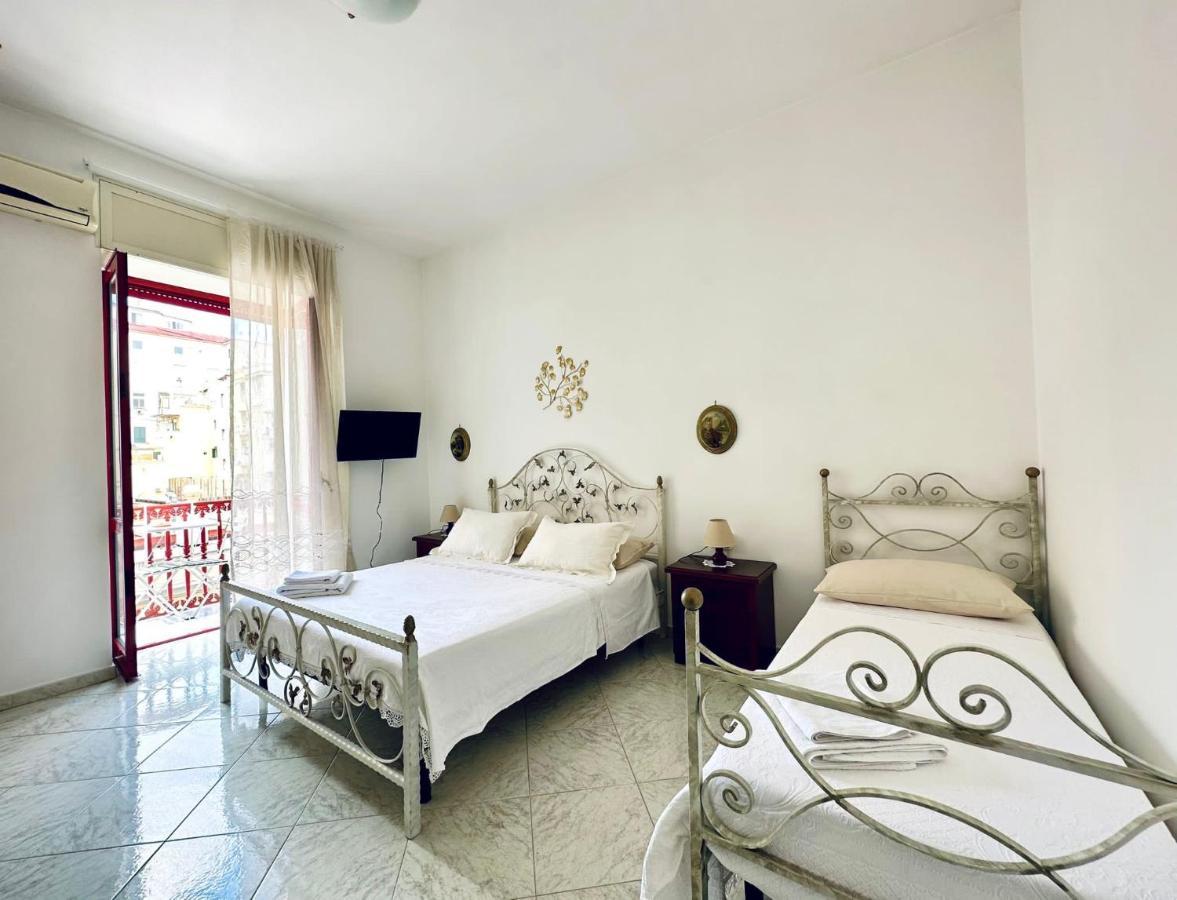 Family Relax Caracciolo Bed and Breakfast Napoli Eksteriør billede